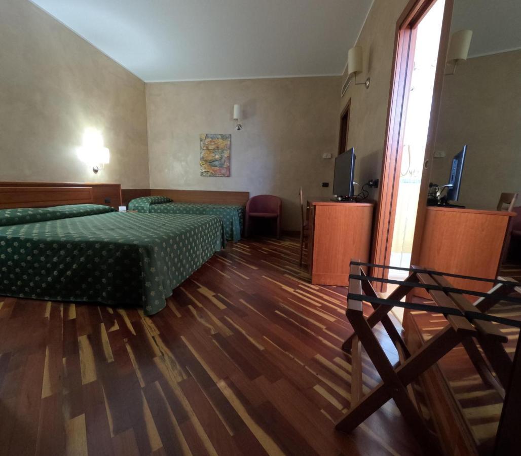 Hotel Air Bag Lodi Bagian luar foto