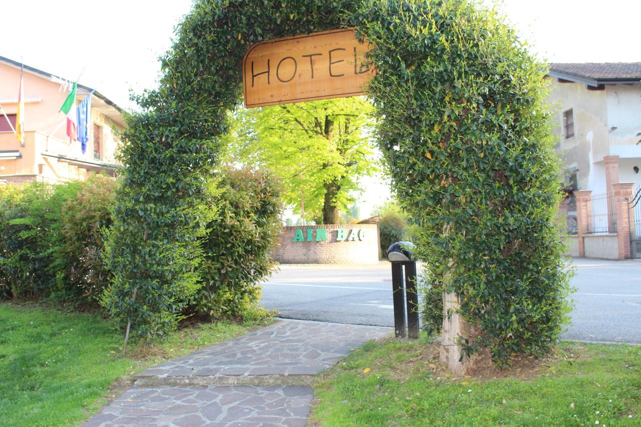 Hotel Air Bag Lodi Bagian luar foto