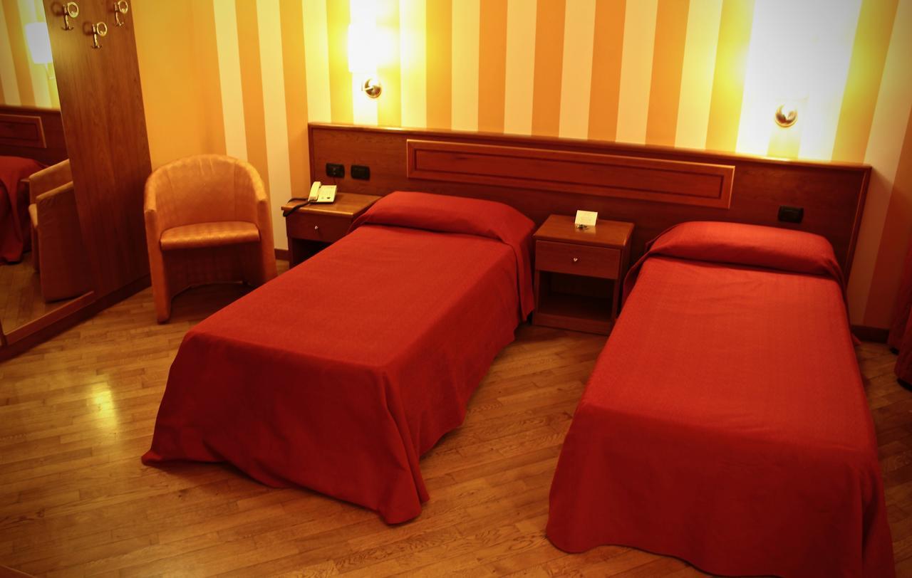 Hotel Air Bag Lodi Bagian luar foto